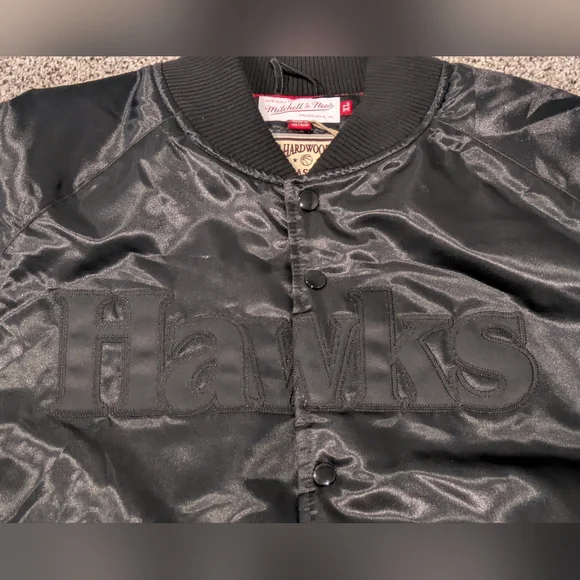 NWT Mitchell & Ness Hardwood Classic Jacket Size XL Atlanta Hawks NBA BLACKOUT - Picture 11 of 13